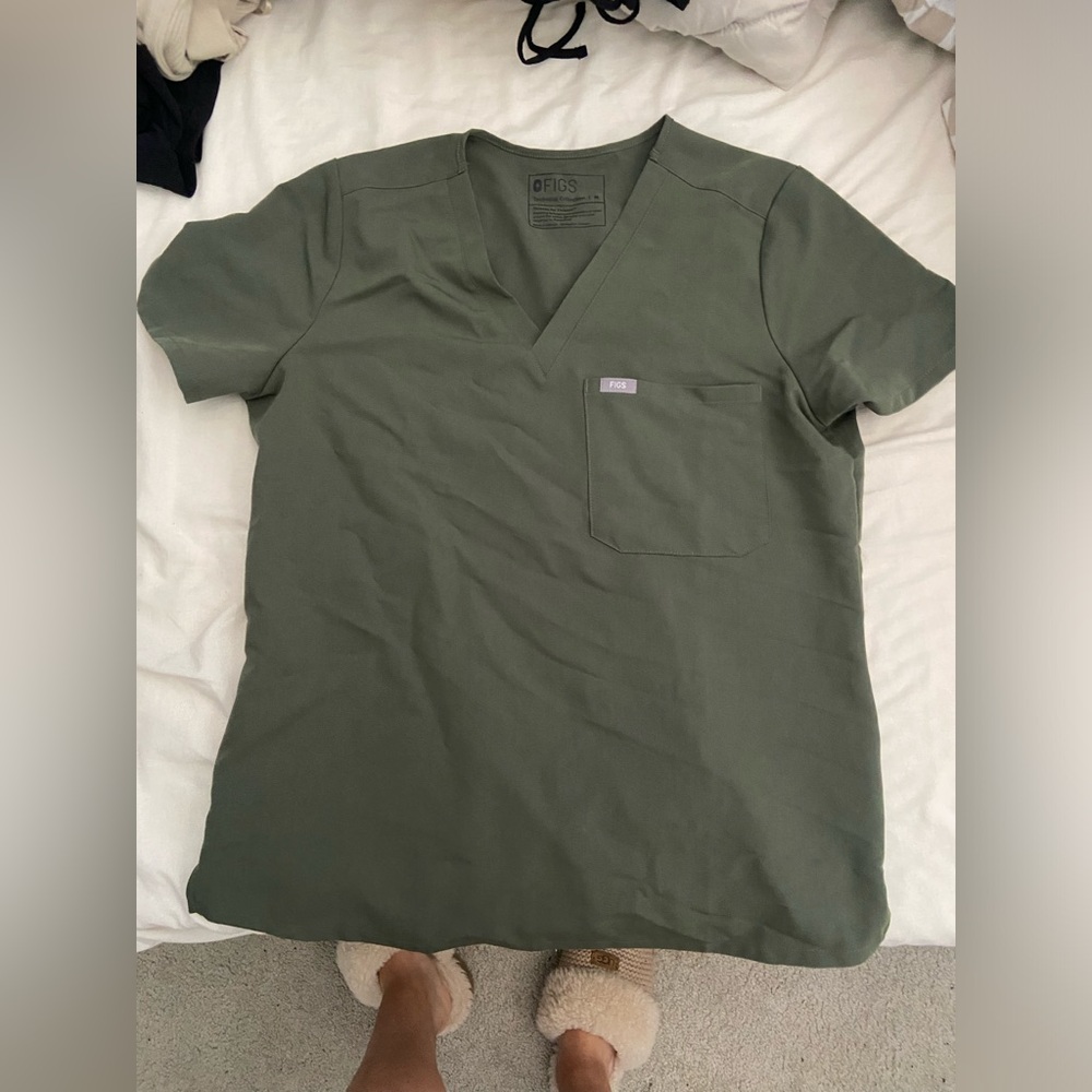 figs scrub top in moss
